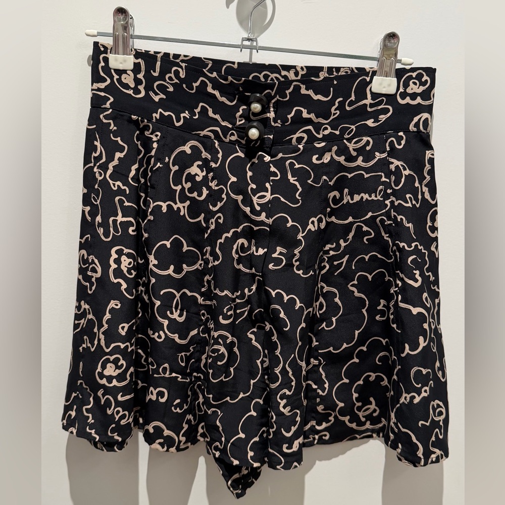Chanel Black and Cream Skirt size 38